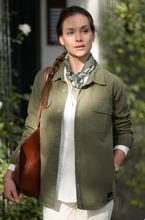 Afbeelding in Gallery-weergave laden, Premium Unisex Oversize Hemd mit Logostickerei ton in ton