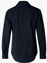 Charger l&#39;image dans la galerie, Premium Unisex Oversize Hemd mit Logostickerei ton in ton
